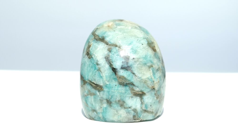 amazoniet met rookkwarts sculptuur